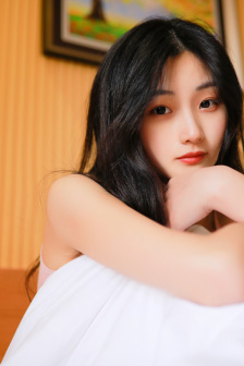 我故意没有穿内裤让别人看